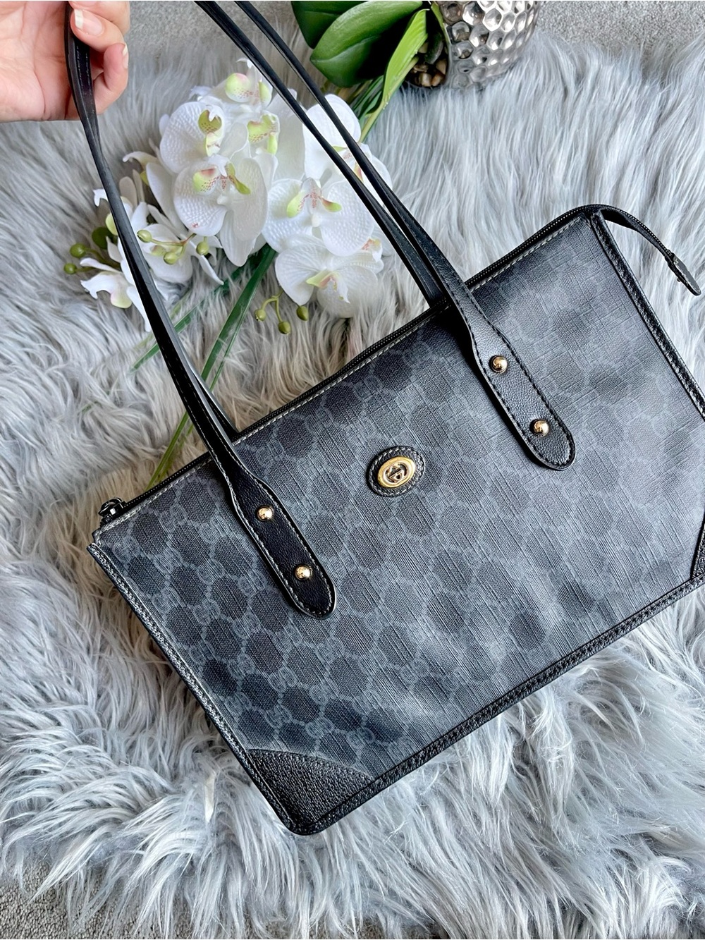 Authentic Gucci vintage GG canvas shoulder bag clutch